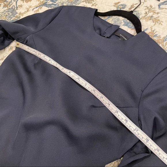 OLIVACEOUS Keyhole Back Satin Shift Dress - Picture 5 of 12